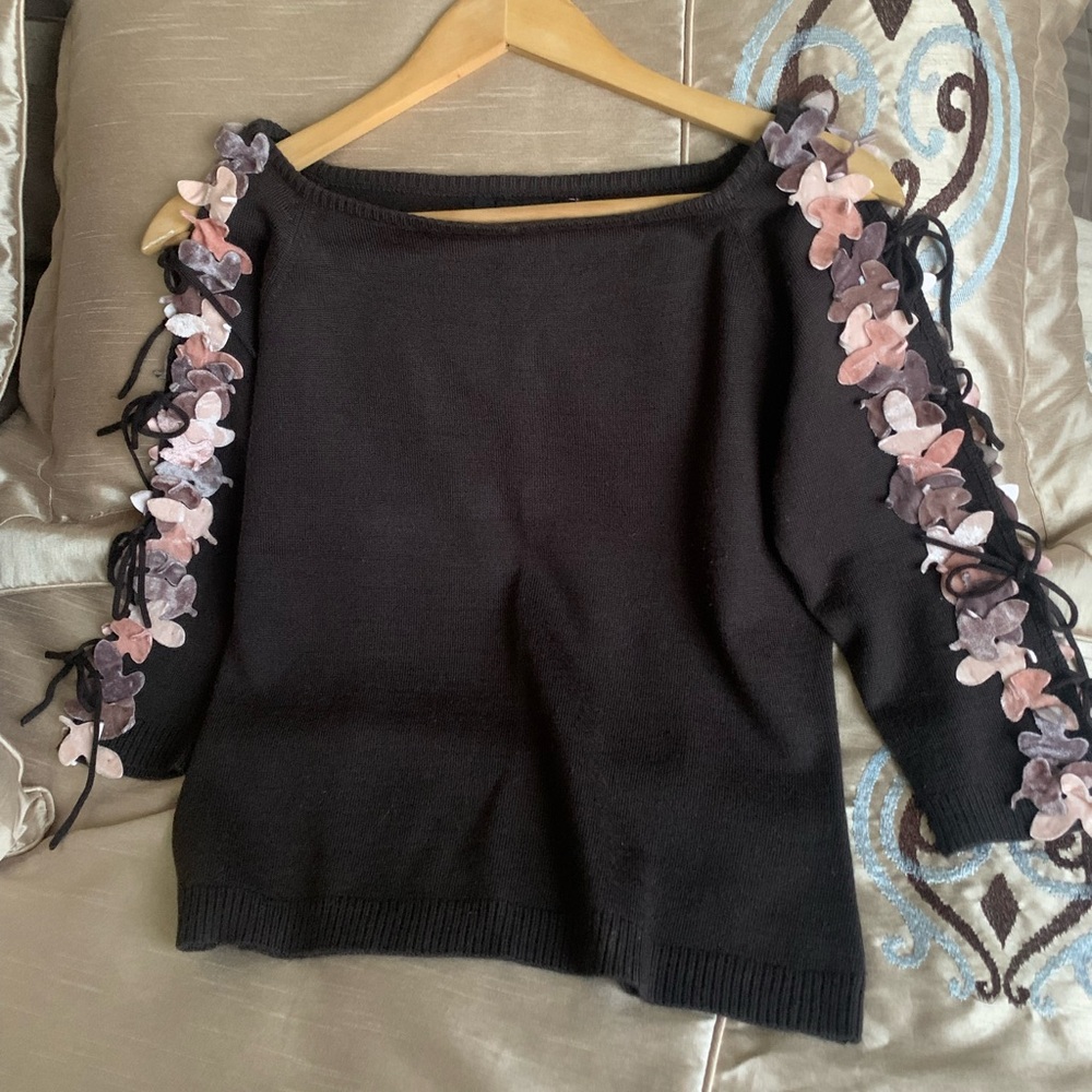 Dolce Cabo Velvet Floral Flocked Sweater - Picture 4 of 9